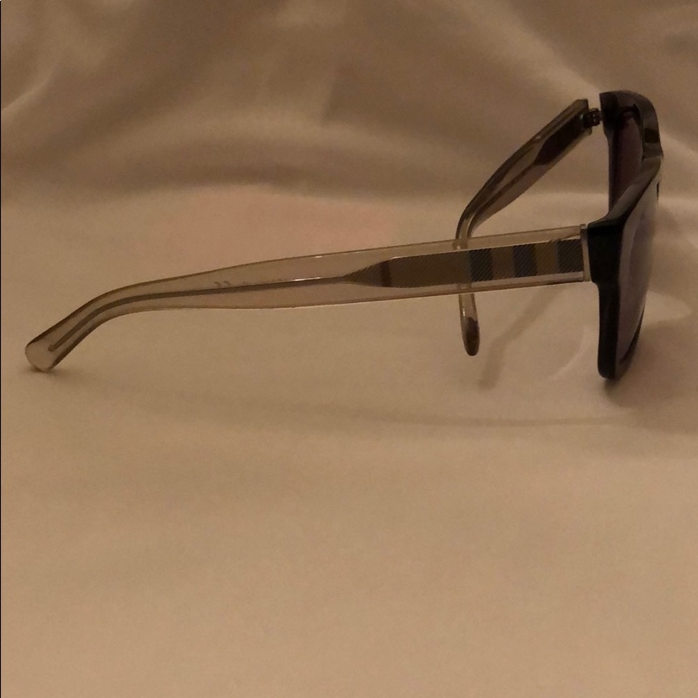 Burberry Sunglasses wayfarer BE4211 - Picture 2 of 6